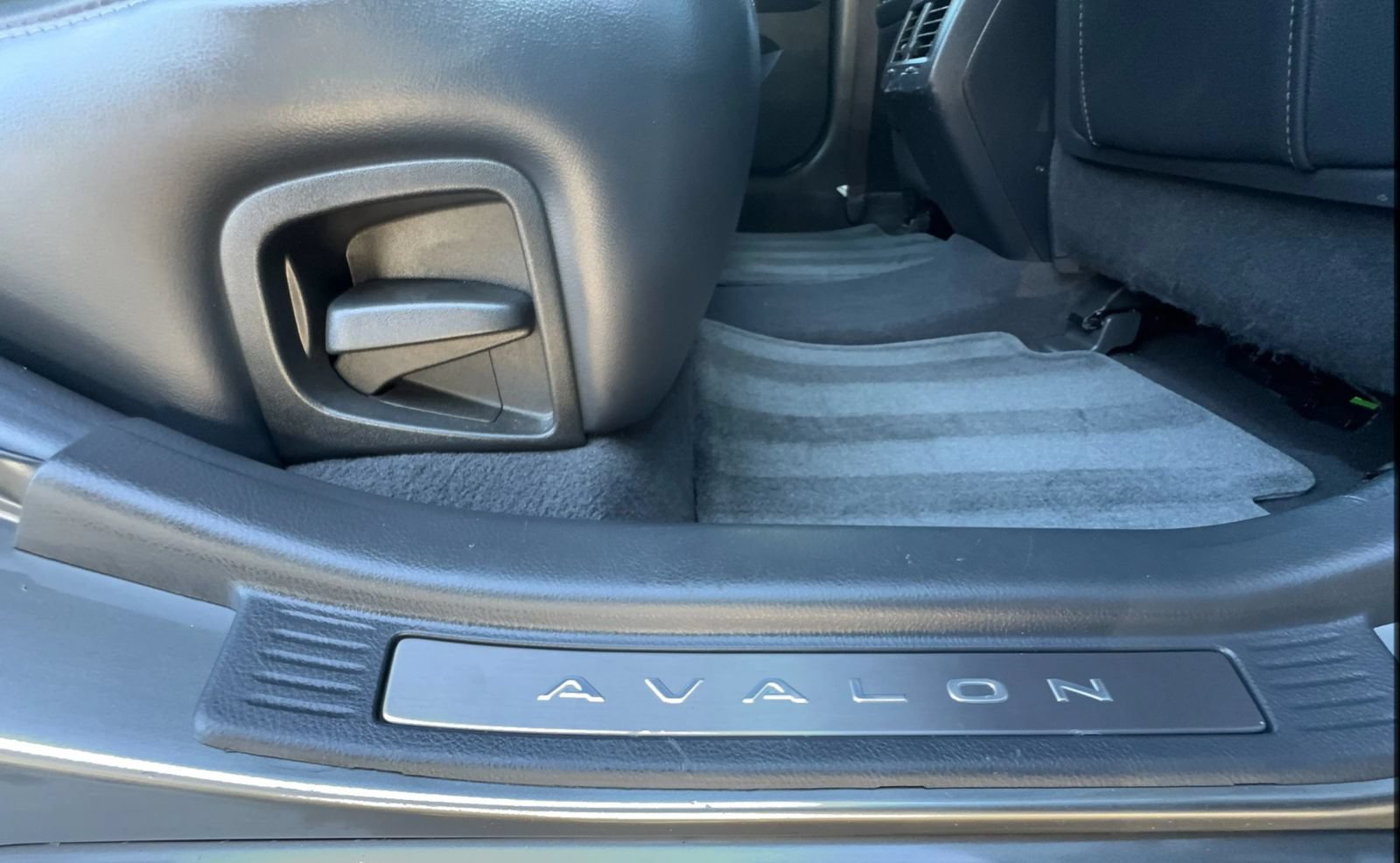 Used 2005 Toyota Avalon Touring FWD image 41