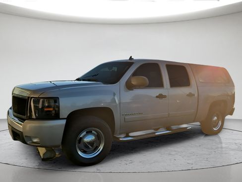 Used 2007 Chevrolet Silverado 1500 LT w/ 1LT Convenience Package AWD/4WD image 1