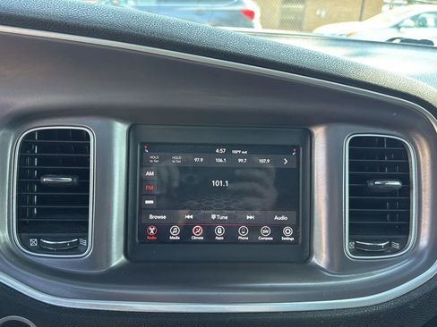 Used 2019 Dodge Charger SXT RWD image 35