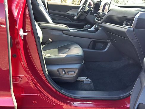 Used 2024 Toyota Grand Highlander XLE image 20