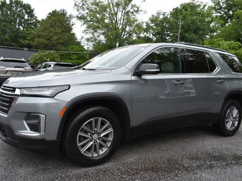 Used 2023 Chevrolet Traverse LT w/ LPO, Cargo Package AWD/4WD image 2
