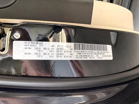 Used 2017 Chrysler Pacifica Touring-L FWD image 18