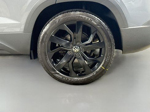 Used 2023 Volkswagen Taos SEL AWD/4WD image 37