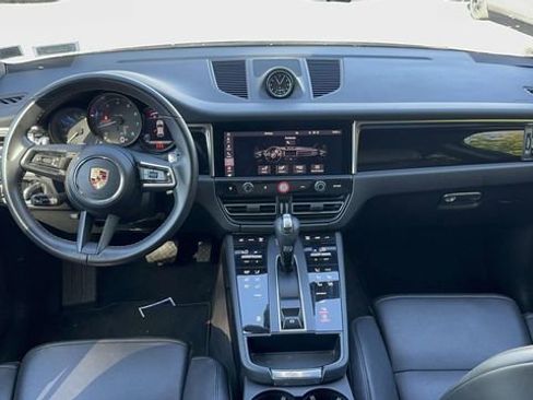 Used 2024 Porsche Macan image 12