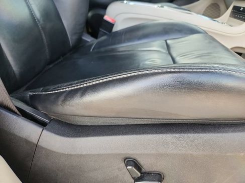 Used 2016 Chrysler Town & Country Limited Platinum FWD image 35