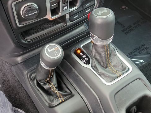 Used 2021 Jeep Wrangler Unlimited Sahara AWD/4WD image 27