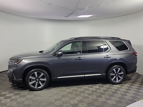 Certified 2025 Honda Pilot Touring image 11