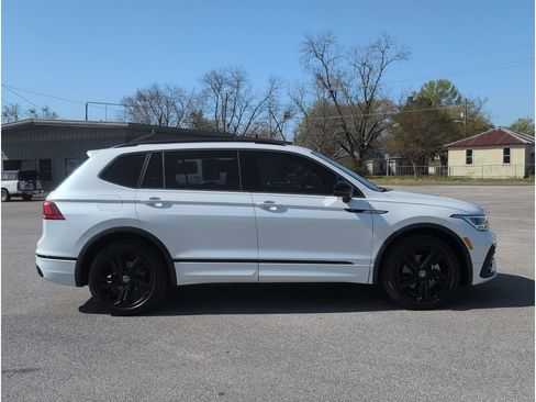 Used 2023 Volkswagen Tiguan SE R-Line image 6