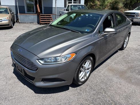 Used 2014 Ford Fusion SE FWD image 2