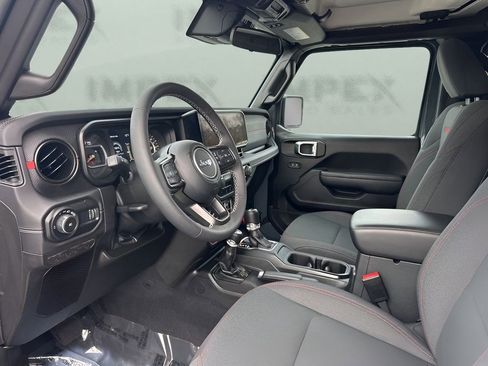 Used 2025 Jeep Wrangler Unlimited Rubicon image 9