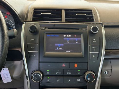 Used 2015 Toyota Camry LE FWD image 16