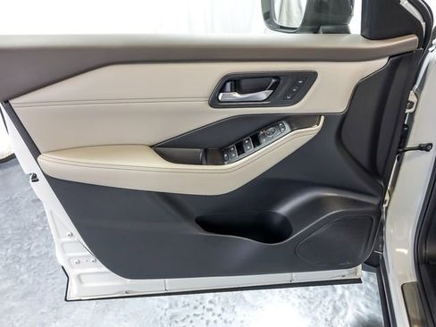 Used 2023 Nissan Rogue SL image 26