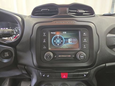 Used 2015 Jeep Renegade Latitude w/ Cold Weather Group AWD/4WD image 18