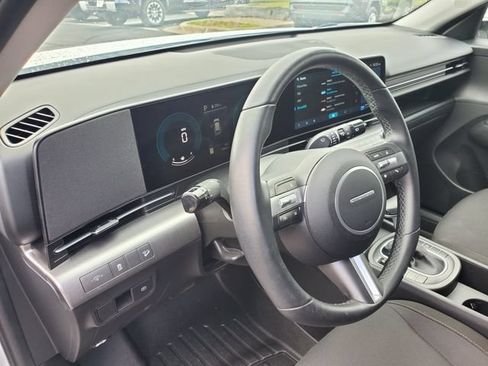 Used 2025 Hyundai Kona SEL AWD/4WD image 17