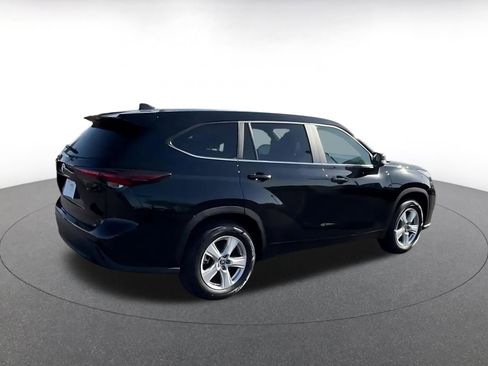 Used 2025 Toyota Highlander LE image 15