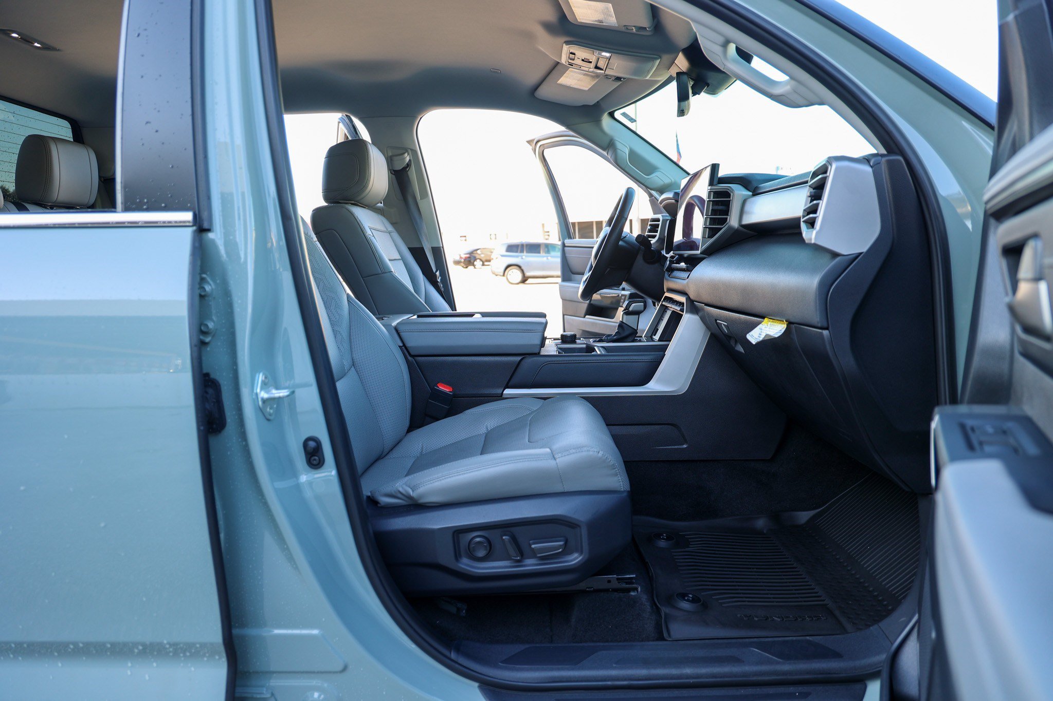 Used 2024 Toyota Tundra Limited AWD/4WD image 43
