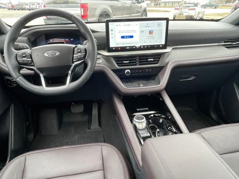 Used 2025 Ford Explorer Platinum w/ LUX Leather Package image 24