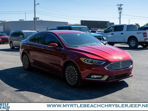 Used 2017 Ford Fusion SE w/ Fusion SE Technology Package image 8