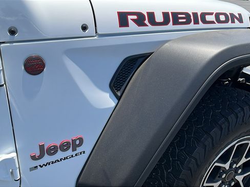 Used 2025 Jeep Wrangler Unlimited Rubicon AWD/4WD image 9