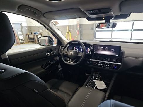 New 2026 Nissan Pathfinder Platinum AWD/4WD image 27
