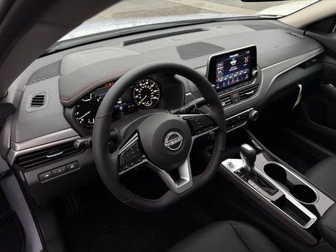 New 2025 Nissan Altima 2.5 SR image 17