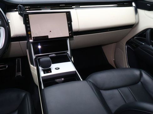 Used 2024 Land Rover Range Rover SE AWD/4WD image 11