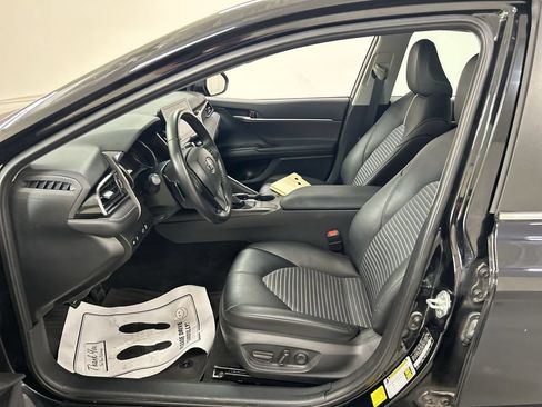 Used 2023 Toyota Camry SE FWD image 9