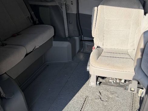 Used 2015 Toyota Sienna LE FWD image 17