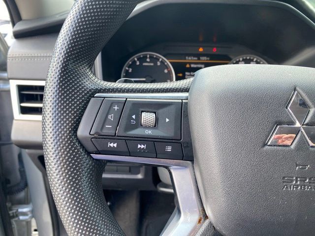 Used 2024 Mitsubishi Outlander ES AWD/4WD image 10