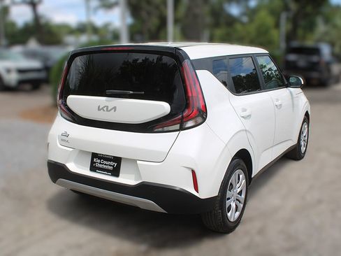 Used 2023 Kia Soul LX FWD image 7