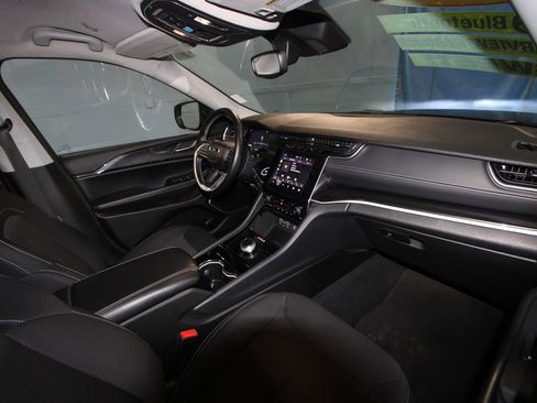 Used 2022 Jeep Grand Cherokee Laredo w/ Luxury Tech Group I image 21