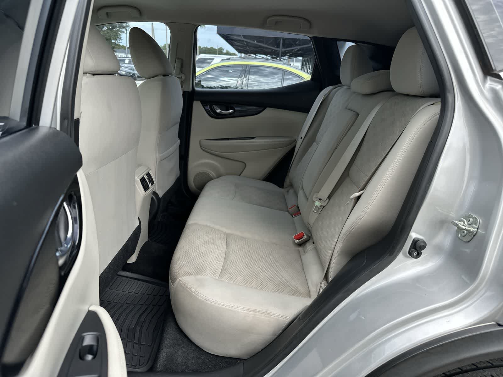 Used 2018 Nissan Rogue Sport SV FWD image 4