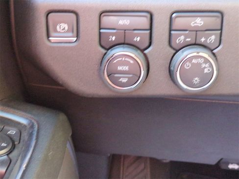 Used 2025 Chevrolet Silverado 1500 LT image 18