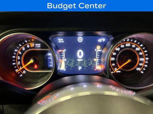 Used 2018 Jeep Wrangler Unlimited Sahara w/ Cold Weather Group AWD/4WD image 14