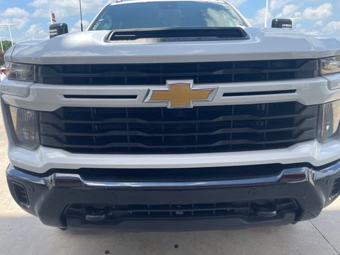 Used 2025 Chevrolet Silverado 2500 Custom w/ Custom Value Package AWD/4WD image 2