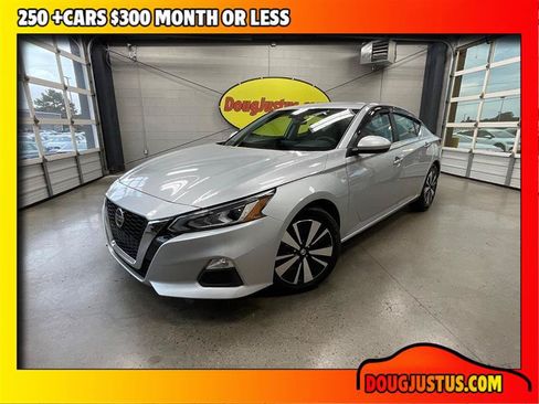 Used 2022 Nissan Altima 2.5 SV FWD image 1