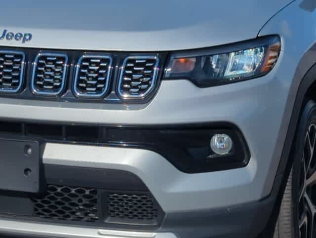 Certified 2025 Jeep Compass Limited AWD/4WD image 11