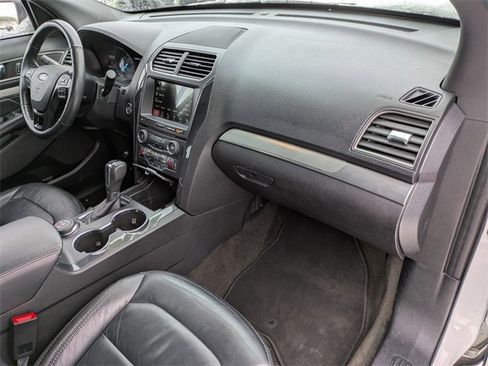 Certified 2018 Ford Explorer XLT w/ Equipment Group 202A image 26