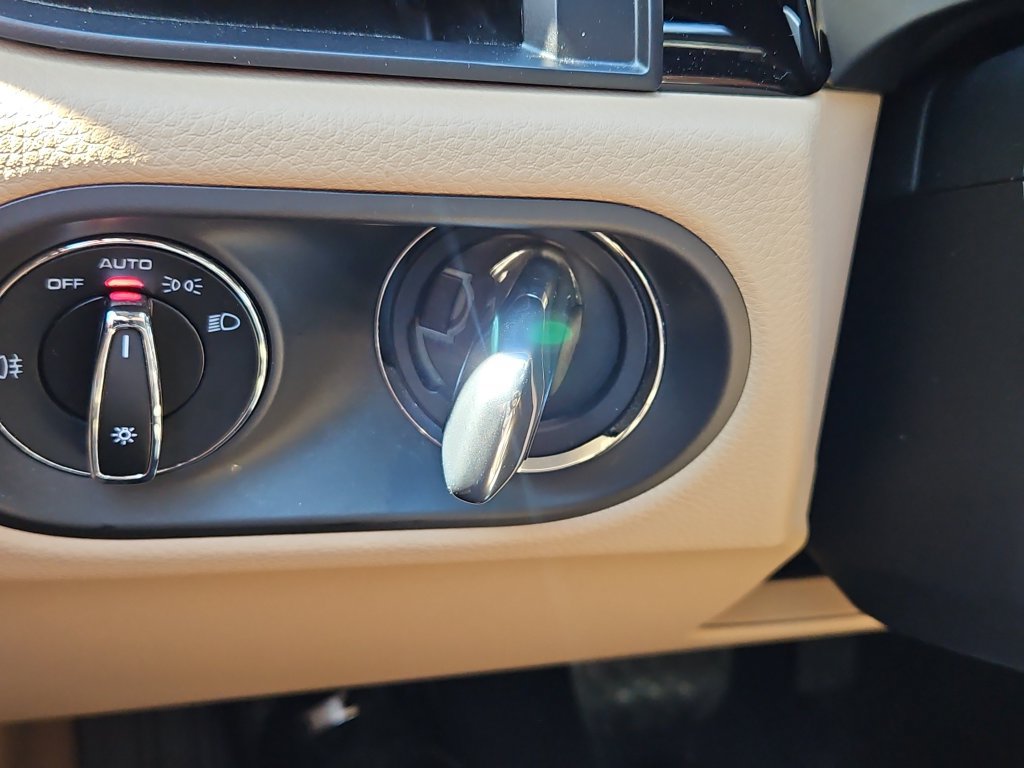 Certified 2026 Porsche Macan AWD/4WD image 28