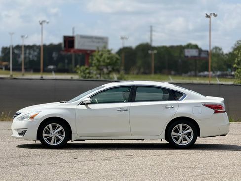 Used 2015 Nissan Altima 2.5 SL w/ Technology Package FWD image 8