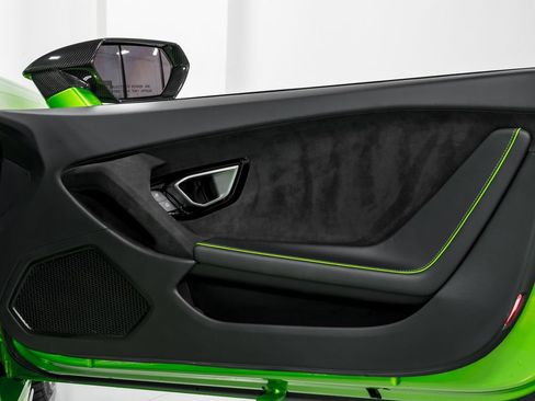Used 2024 Lamborghini Huracan Tecnica RWD image 37