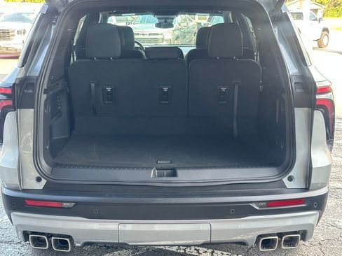 New 2026 Chevrolet Traverse LT image 8