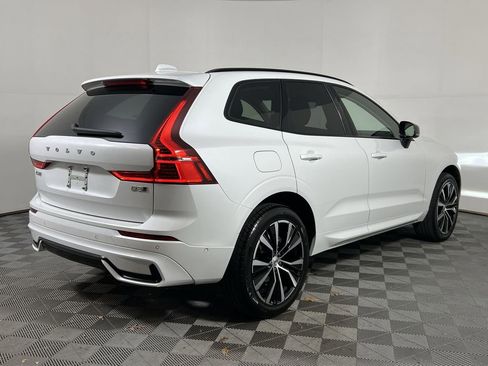 Certified 2025 Volvo XC60 B5 Plus image 10