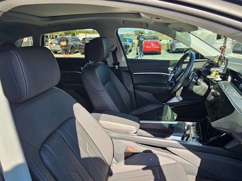 Used 2023 Audi e-tron Premium Plus w/ Premium Plus Package image 12