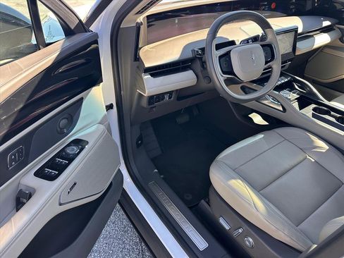 Used 2024 Lincoln Nautilus Premier w/ Equipment Group 102A image 9