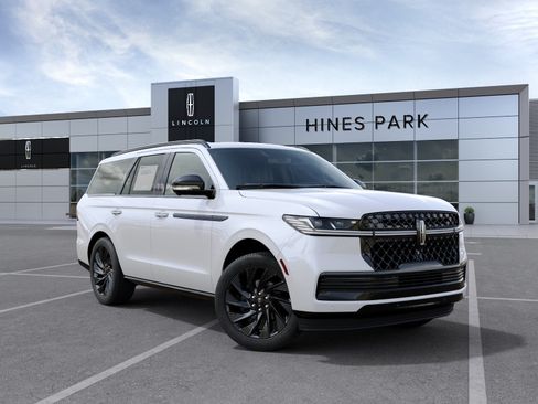 New 2027 Lincoln Navigator Reserve w/ Jet Appearance Package AWD/4WD image 4