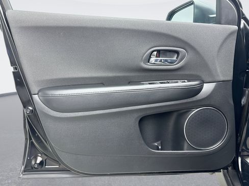 Used 2022 Honda HR-V EX image 9