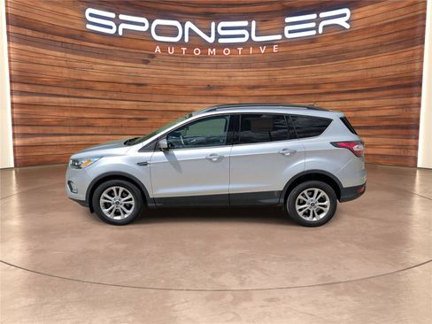 Used 2017 Ford Escape SE w/ Equipment Group 201A FWD image 2