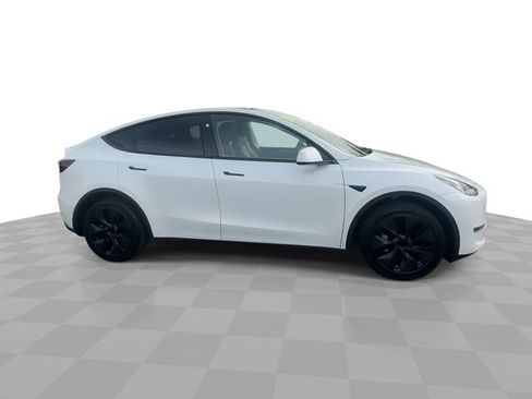 Used 2024 Tesla Model Y Long Range image 9