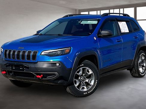 Used 2019 Jeep Cherokee Trailhawk image 2